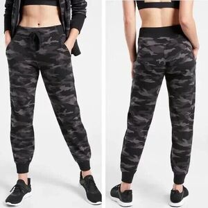 Athleta Triumph Jogger Large Camo Black Gray Sweatpants Drawstring Elastic Waist